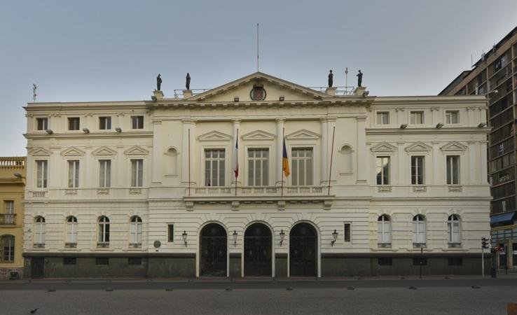 Municipio de Santiago presenta querella por millonario déficit en Corporación de la Infancia