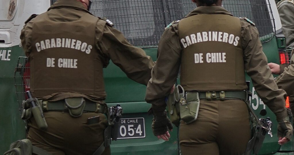 Violento “turbazo” en Lo Espejo: grupo armado irrumpe en vivienda y agrede a residentes