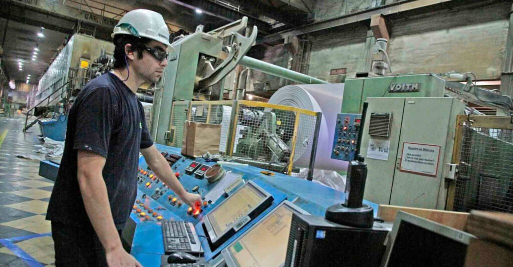 Actividad sectorial de julio enciende alarmas: Producción industrial se estanca y marca su peor nivel desde febrero