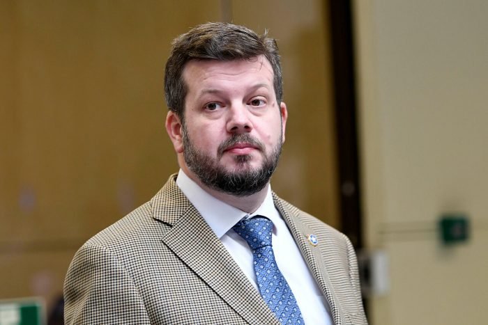 Johannes Kaiser se manifiesta contra la censura y sobre las fake news